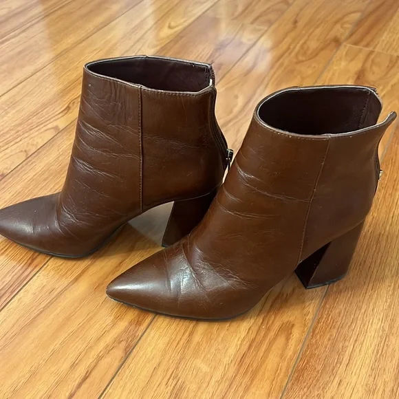 Vince Camuto Benedie Pointed Toe Ankle Boots size 6.5 - Picture 5 of 7